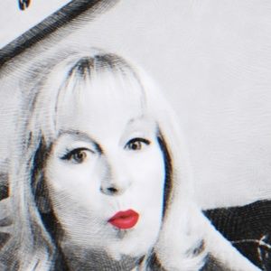 Meet your Posher, Lorie